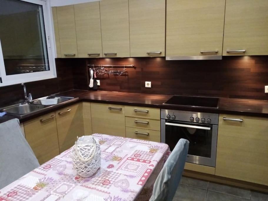 דירות כיוס Τεσσαρι Στον Ναυτικο Ομιλο Χiου מראה חיצוני תמונה